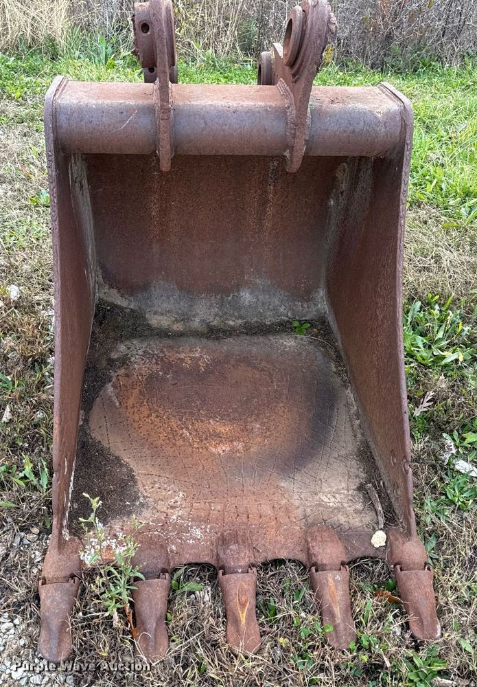 image for item DP6763 (2) excavator buckets