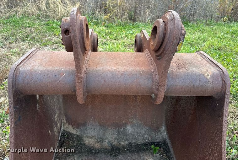 image for item DP6763 (2) excavator buckets