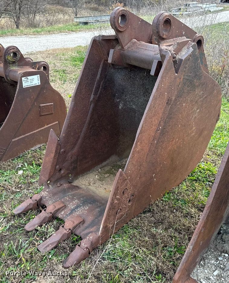 image for item DP6763 (2) excavator buckets