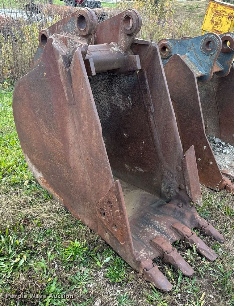 image for item DP6763 (2) excavator buckets