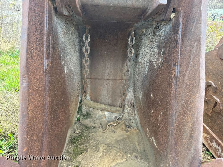 image for item DP6763 (2) excavator buckets