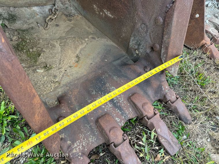 image for item DP6763 (2) excavator buckets