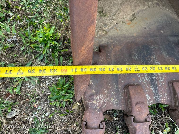 image for item DP6763 (2) excavator buckets