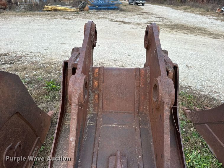 image for item DP6763 (2) excavator buckets