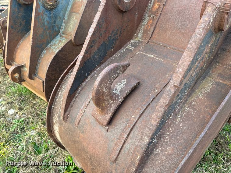 image for item DP6763 (2) excavator buckets