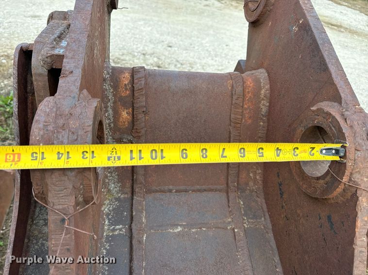 image for item DP6763 (2) excavator buckets