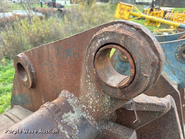 image for item DP6763 (2) excavator buckets