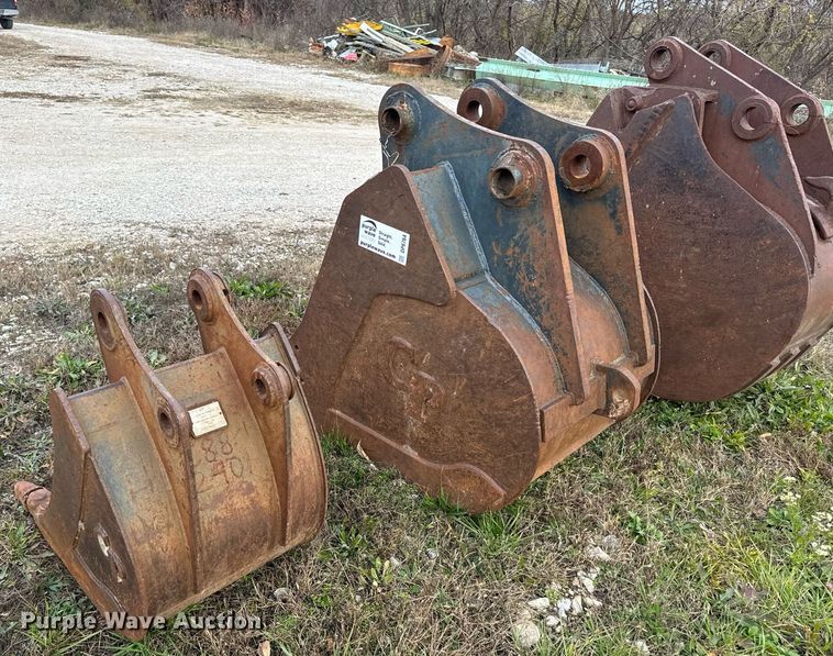 image for item DP6764 (2) excavator buckets