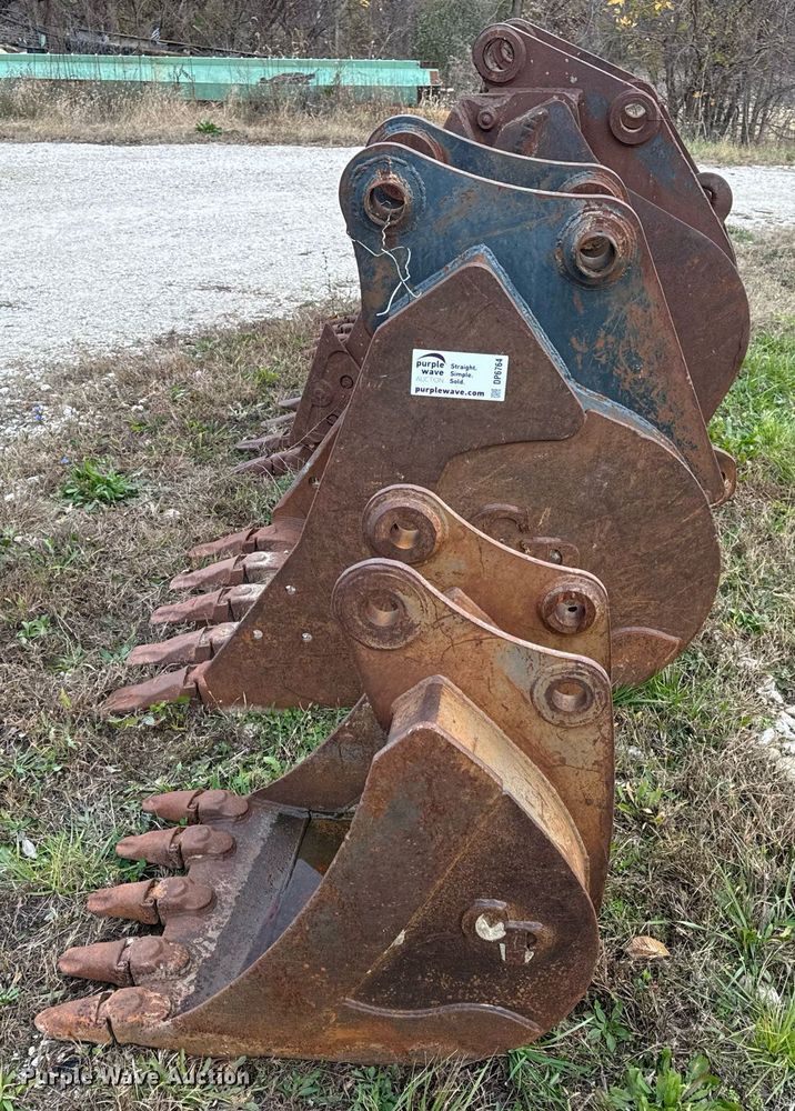 image for item DP6764 (2) excavator buckets