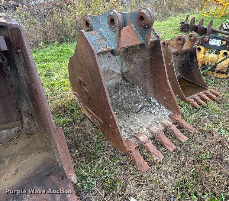 image for item DP6764 (2) excavator buckets