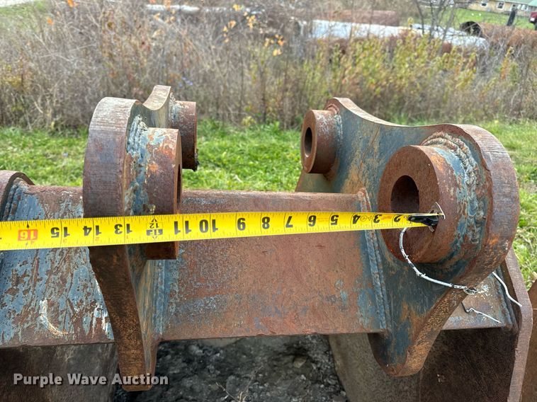 image for item DP6764 (2) excavator buckets