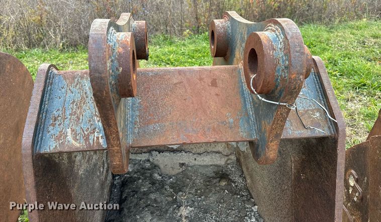 image for item DP6764 (2) excavator buckets