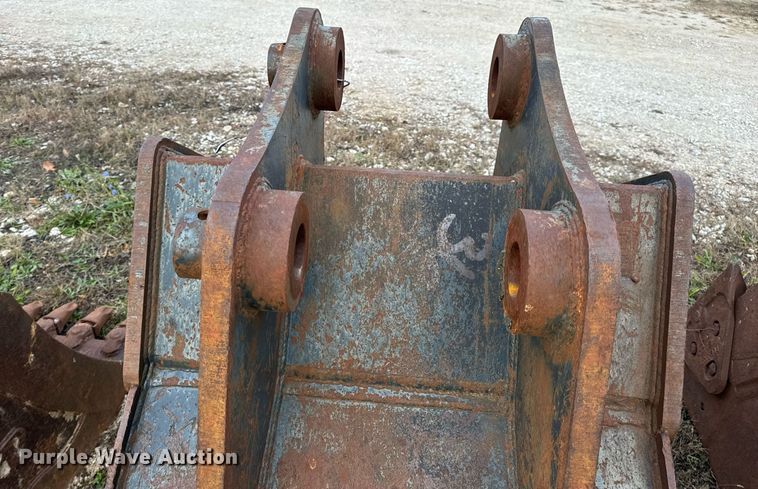 image for item DP6764 (2) excavator buckets