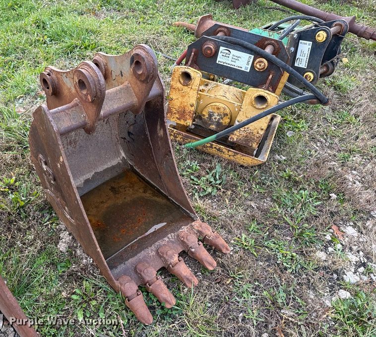 image for item DP6764 (2) excavator buckets