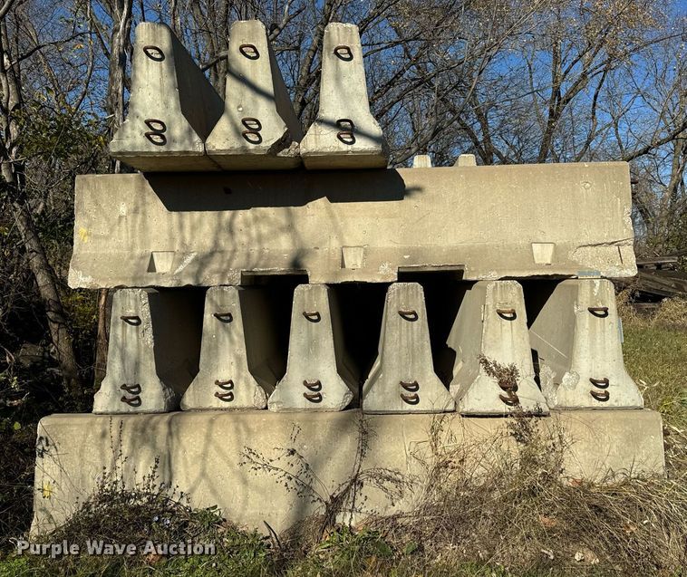 image for item DP6770 (22) concrete barriers