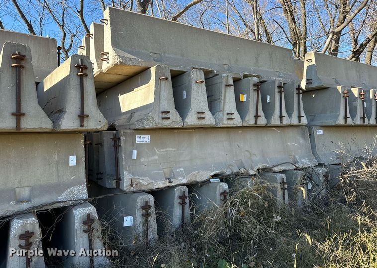 image for item DP6771 (25) concrete barriers