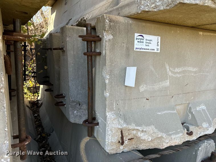 image for item DP6771 (25) concrete barriers