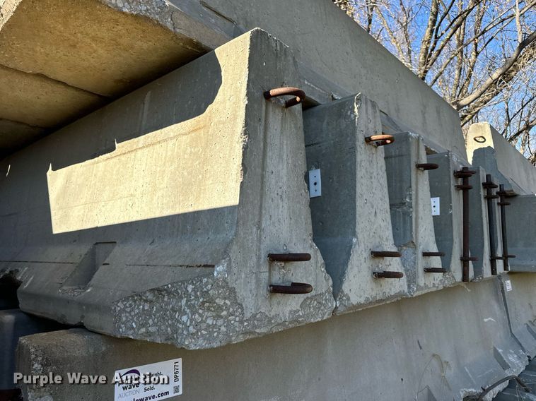 image for item DP6771 (25) concrete barriers