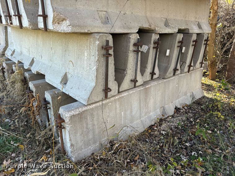 image for item DP6772 (25) concrete barriers