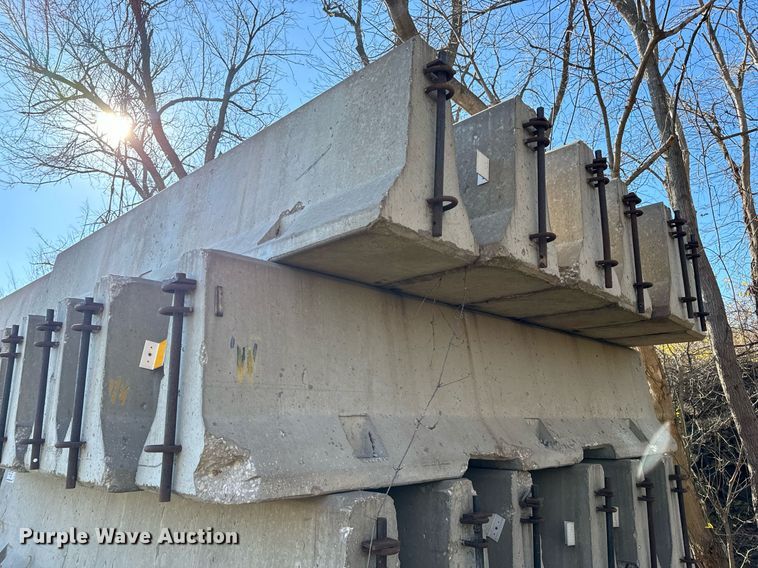 image for item DP6772 (25) concrete barriers