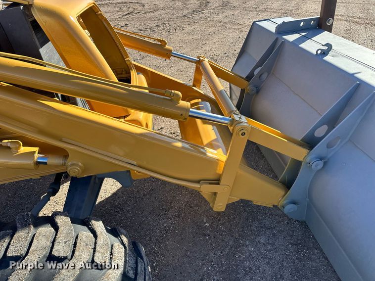 image for item DQ3160 1997 New Holland 575E backhoe