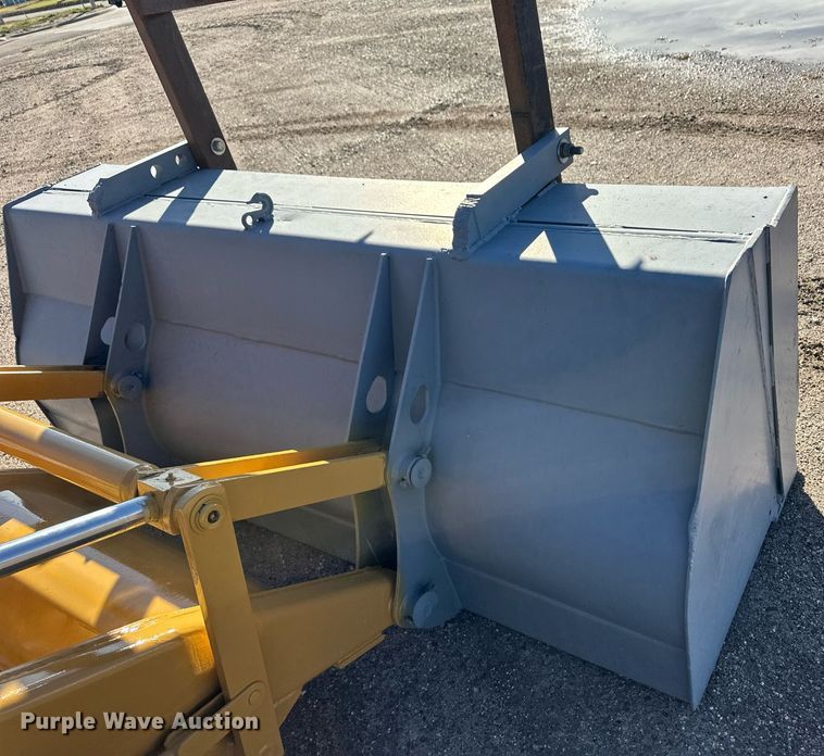 image for item DQ3160 1997 New Holland 575E backhoe