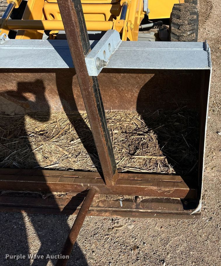 image for item DQ3160 1997 New Holland 575E backhoe