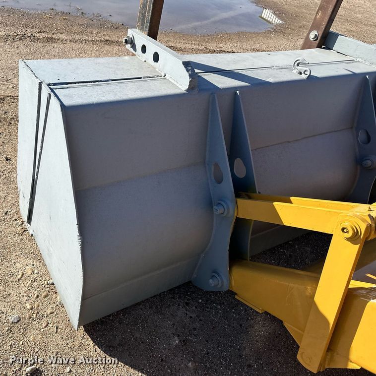 image for item DQ3160 1997 New Holland 575E backhoe