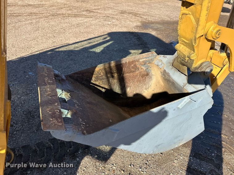 image for item DQ3160 1997 New Holland 575E backhoe