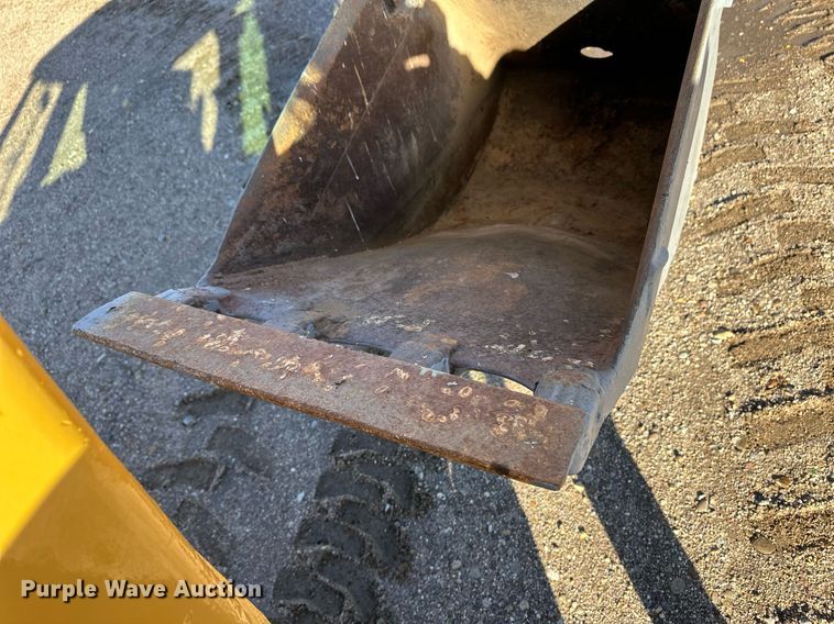 image for item DQ3160 1997 New Holland 575E backhoe