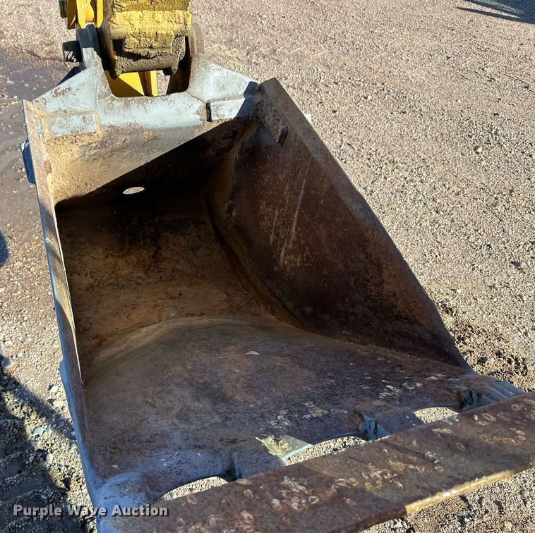 image for item DQ3160 1997 New Holland 575E backhoe