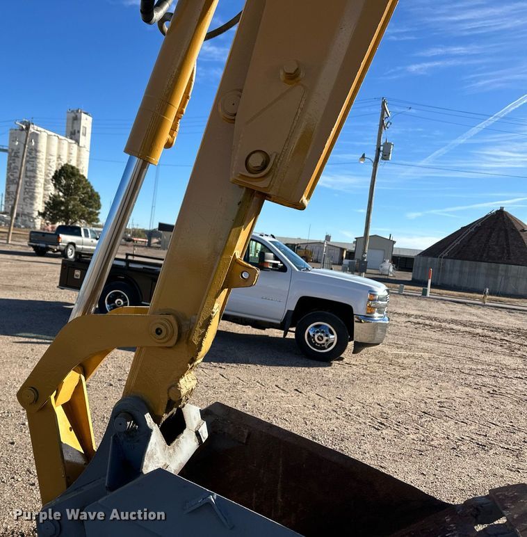 image for item DQ3160 1997 New Holland 575E backhoe