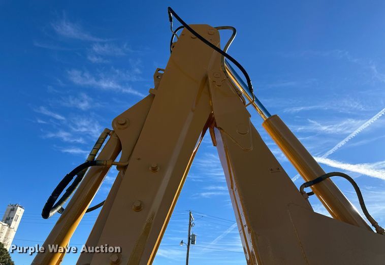 image for item DQ3160 1997 New Holland 575E backhoe