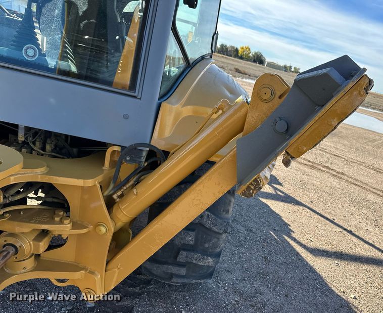 image for item DQ3160 1997 New Holland 575E backhoe