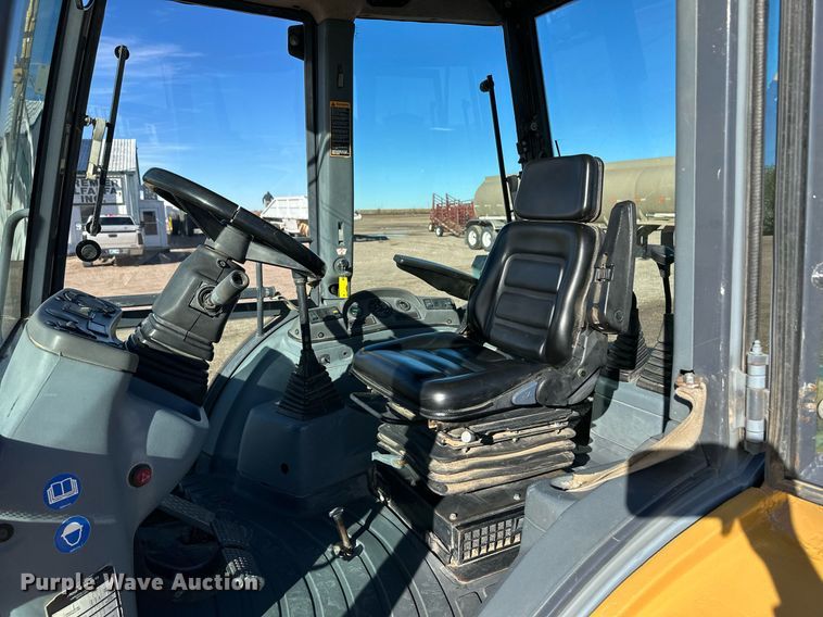 image for item DQ3160 1997 New Holland 575E backhoe