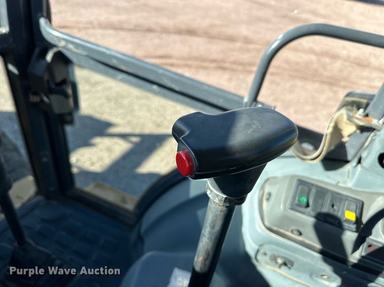 image for item DQ3160 1997 New Holland 575E backhoe