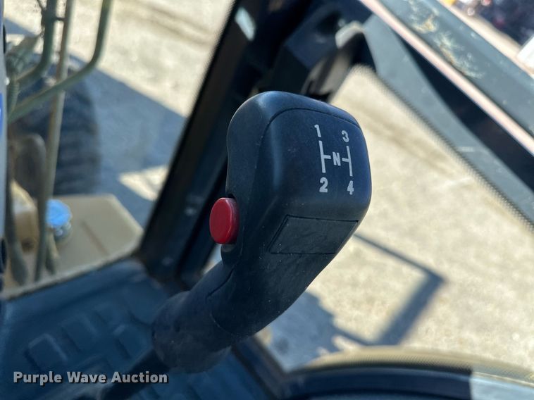 image for item DQ3160 1997 New Holland 575E backhoe