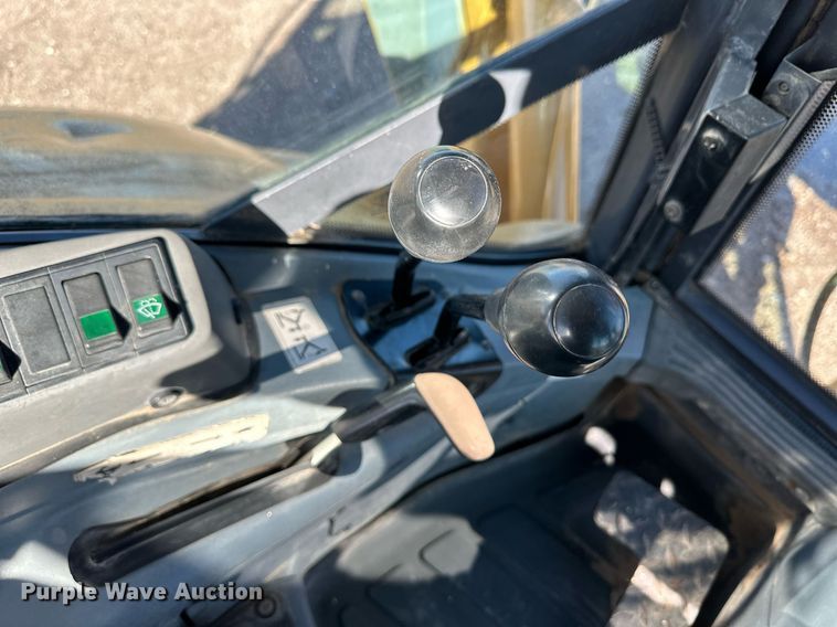 image for item DQ3160 1997 New Holland 575E backhoe