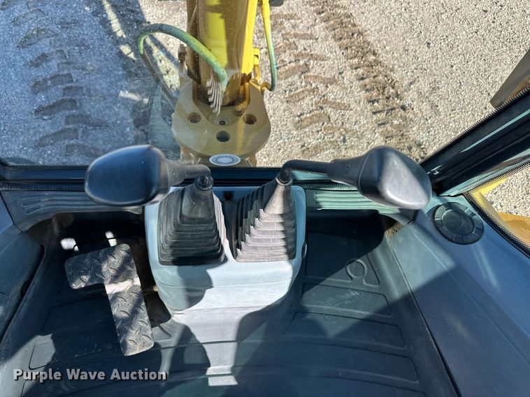 image for item DQ3160 1997 New Holland 575E backhoe