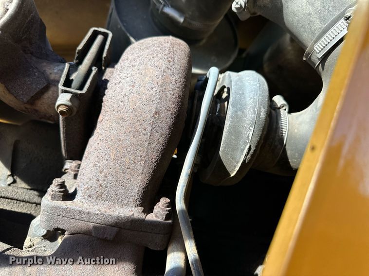 image for item DQ3160 1997 New Holland 575E backhoe