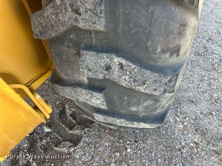 image for item DQ3160 1997 New Holland 575E backhoe