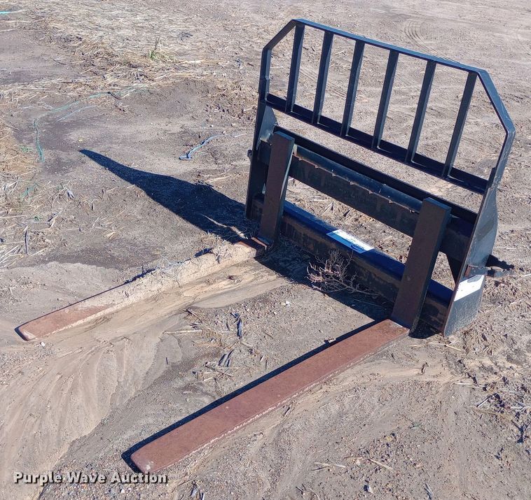 image for item DQ3163 John Deere skid steer forks