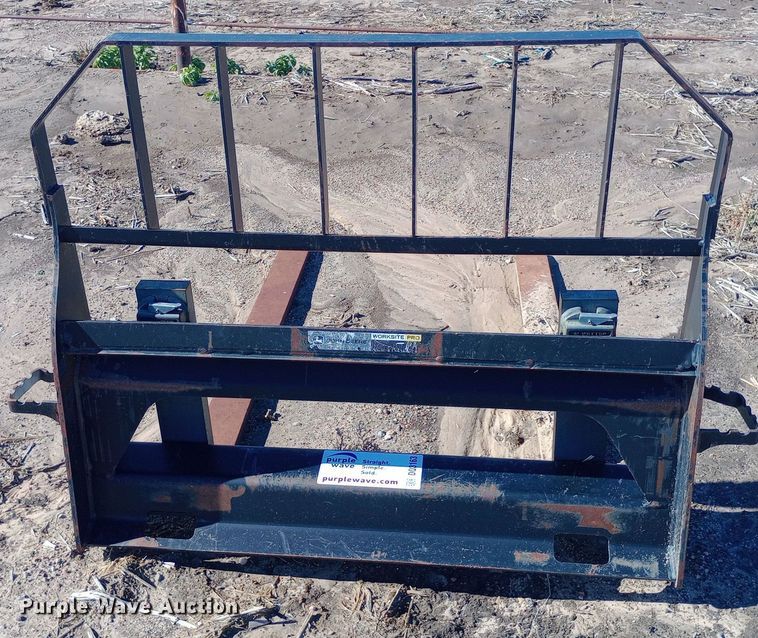 image for item DQ3163 John Deere skid steer forks