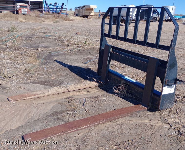 image for item DQ3163 John Deere skid steer forks