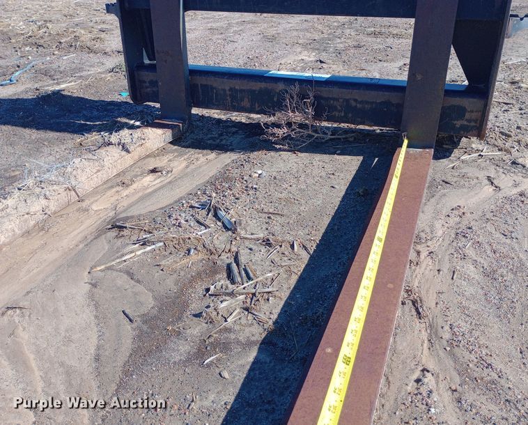 image for item DQ3163 John Deere skid steer forks