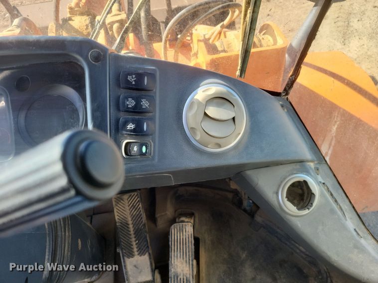 image for item DQ3749 2013 Doosan DL220-3 wheel loader