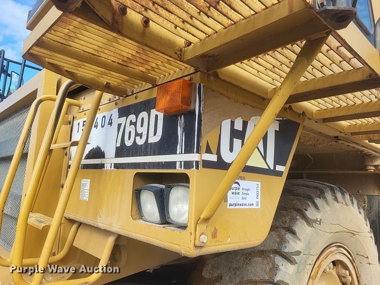 image for item DQ3751 1998 Caterpillar  769D haul truck