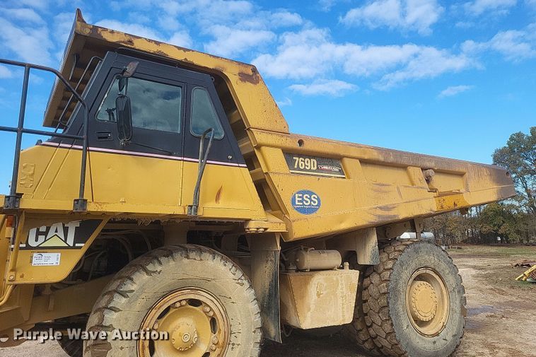 image for item DQ3751 1998 Caterpillar  769D haul truck
