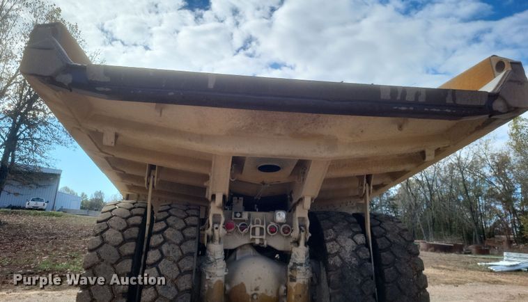 image for item DQ3751 1998 Caterpillar  769D haul truck