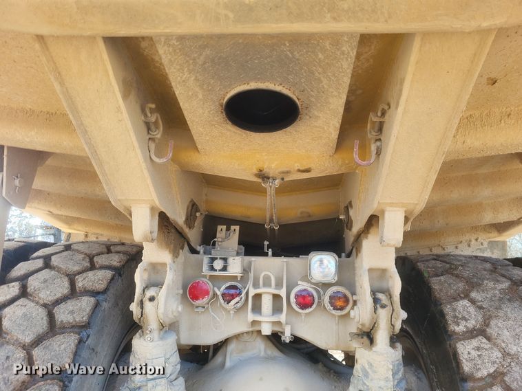 image for item DQ3751 1998 Caterpillar  769D haul truck